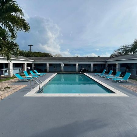 Hollywood Gardens Inn & Suites المظهر الخارجي الصورة