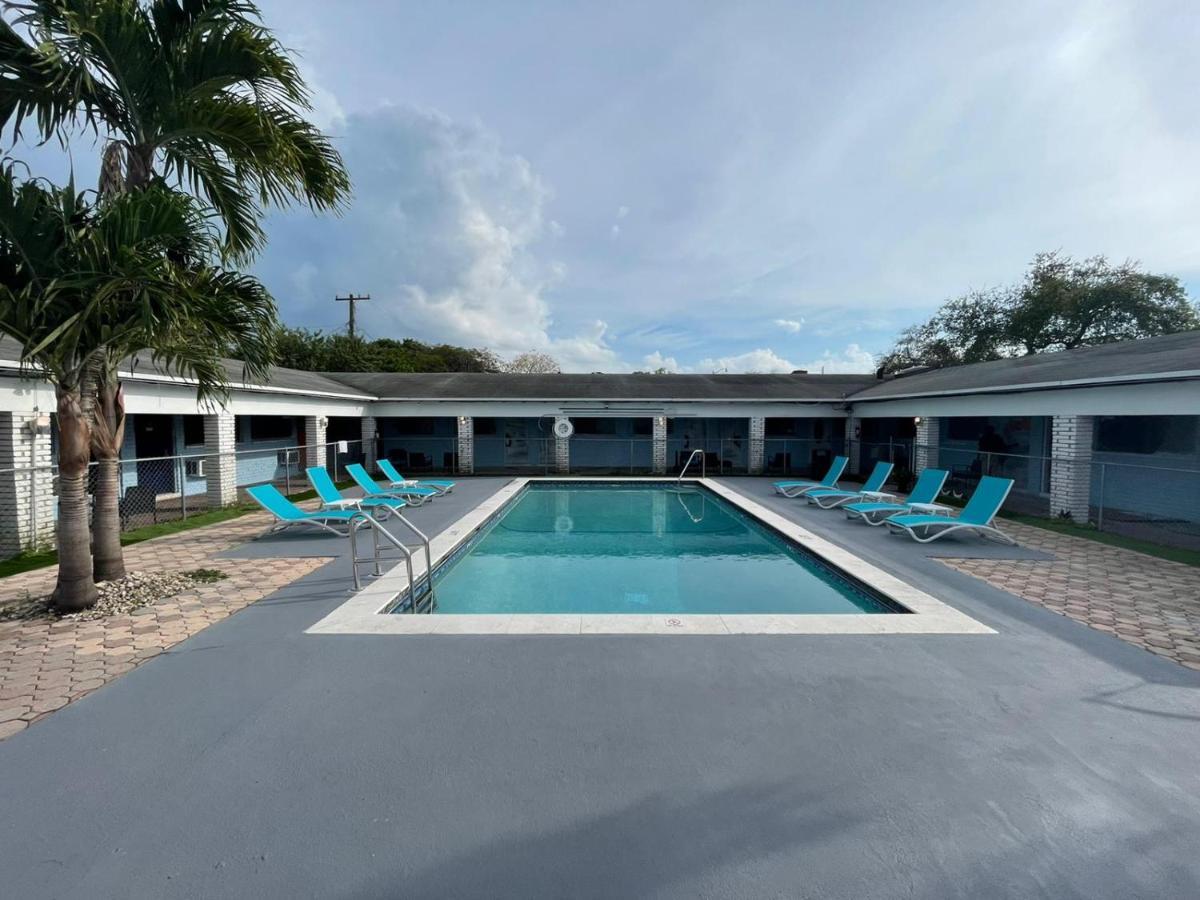 Hollywood Gardens Inn & Suites المظهر الخارجي الصورة
